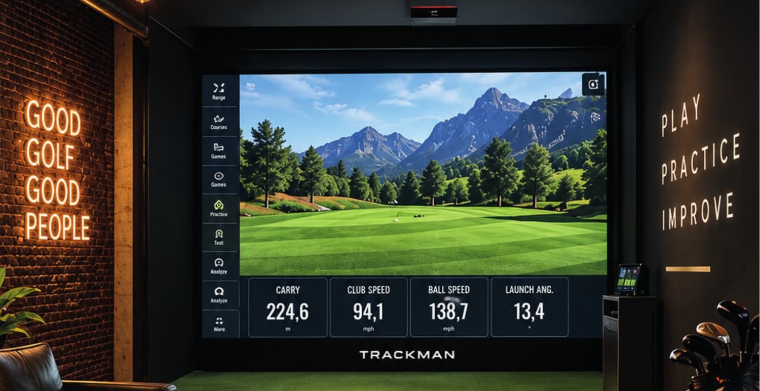 Golfsimulator mit TrackMan-Anzeige in der Indoor Golf Box